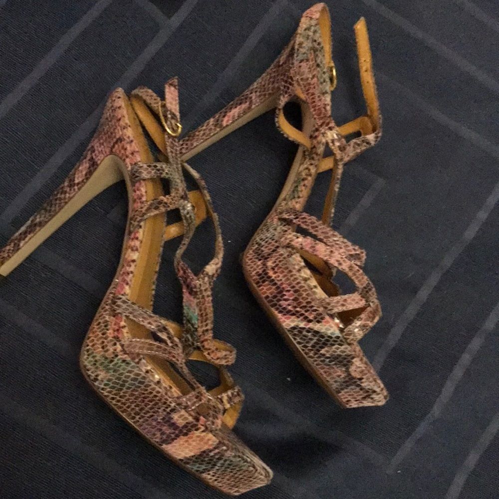 Heels - Picture 2 of 3